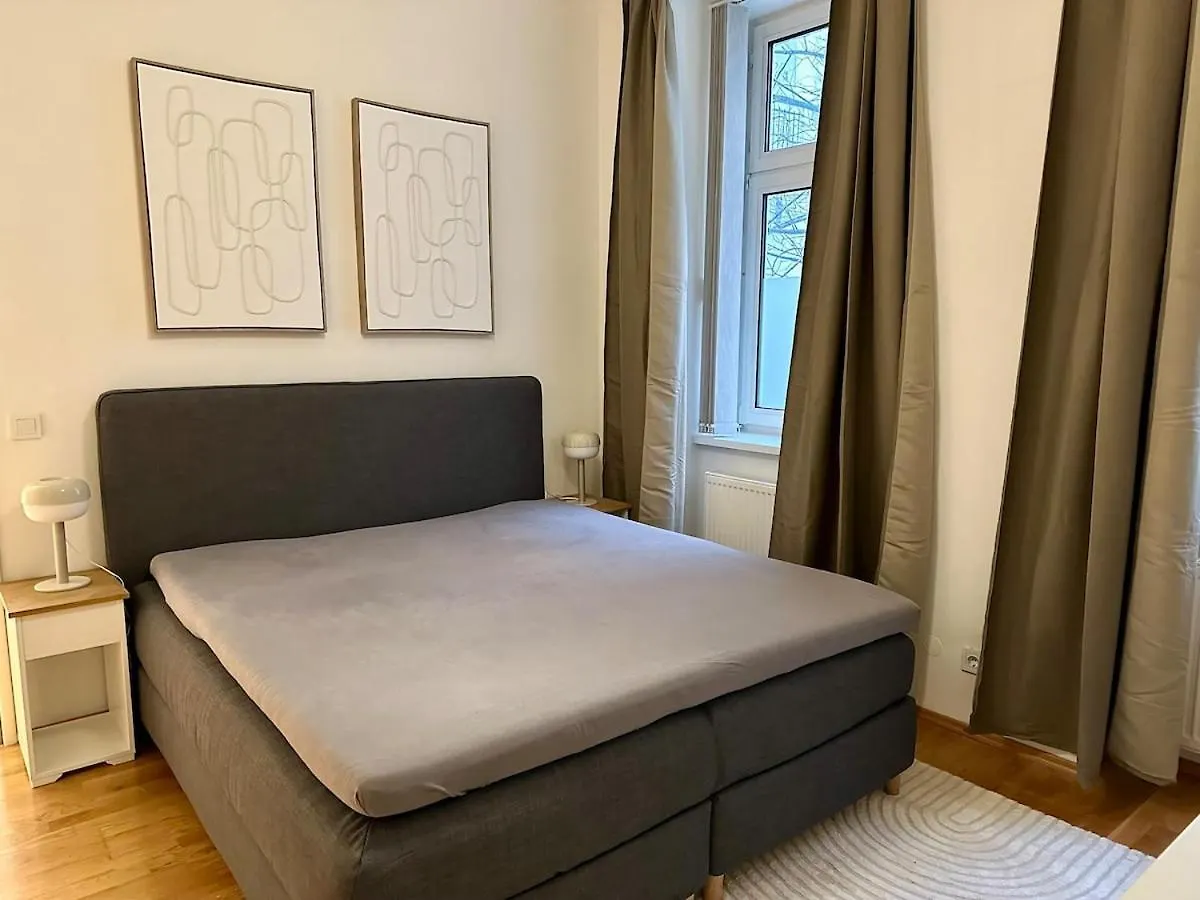 Belvedere Central Station Apartment Vienna