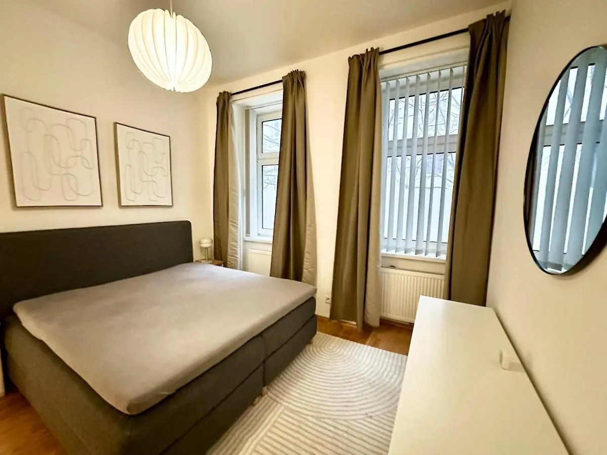 Belvedere Central Station Apartment Vienna